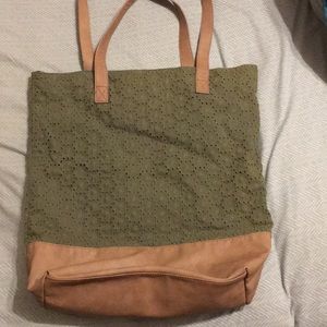 LIKE NEW purse, leather bottom